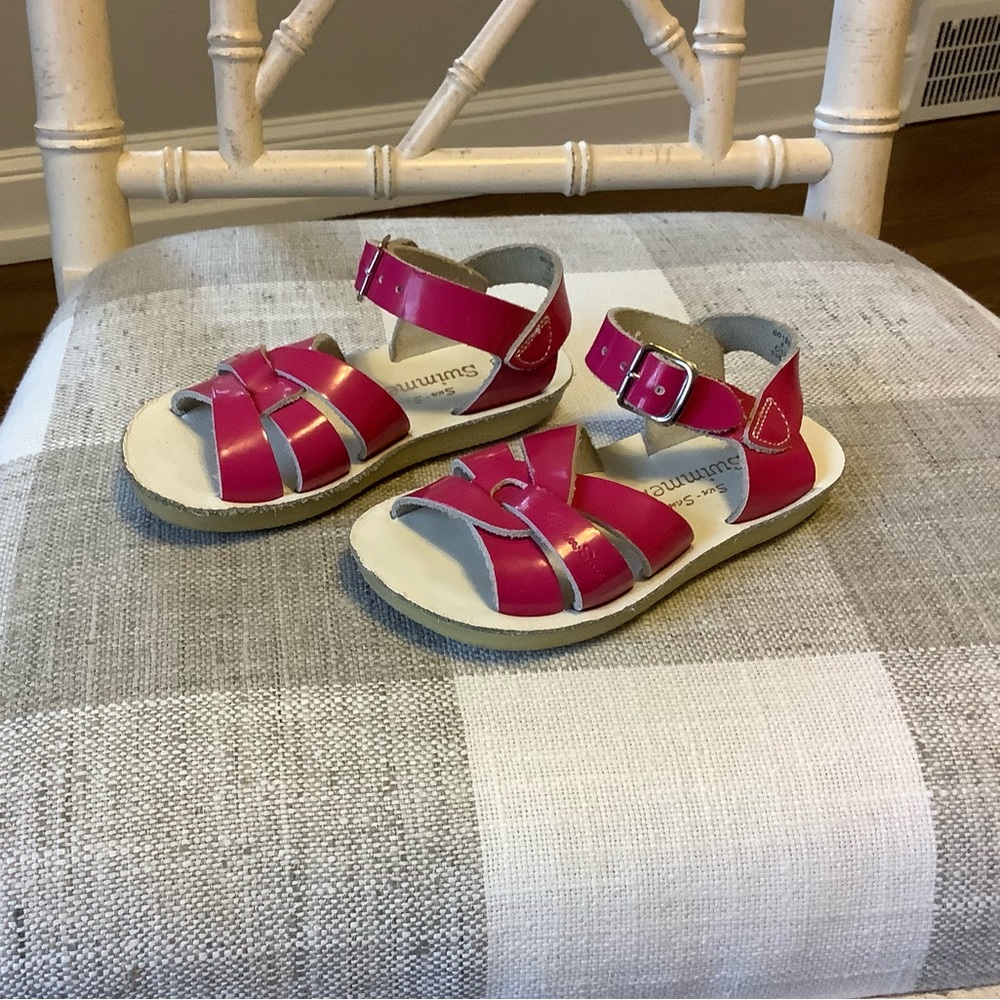 Salt Water Sandals by Hoy Childrens size 8 Pink